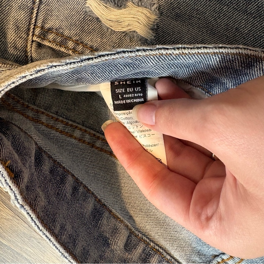 SOLD ‼️ Shein Jeans - Picture 4 of 4